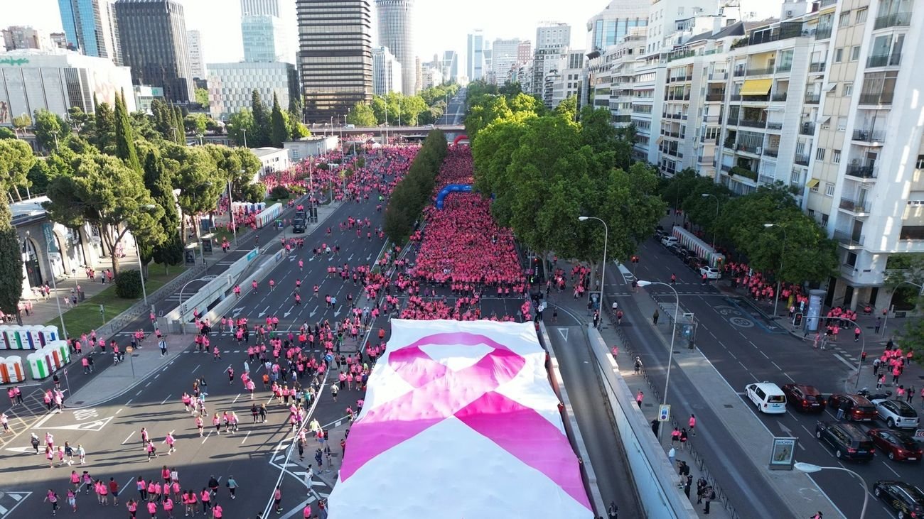 Carrera de la Mujer a su paso por el paseo de la castellana en Madrid