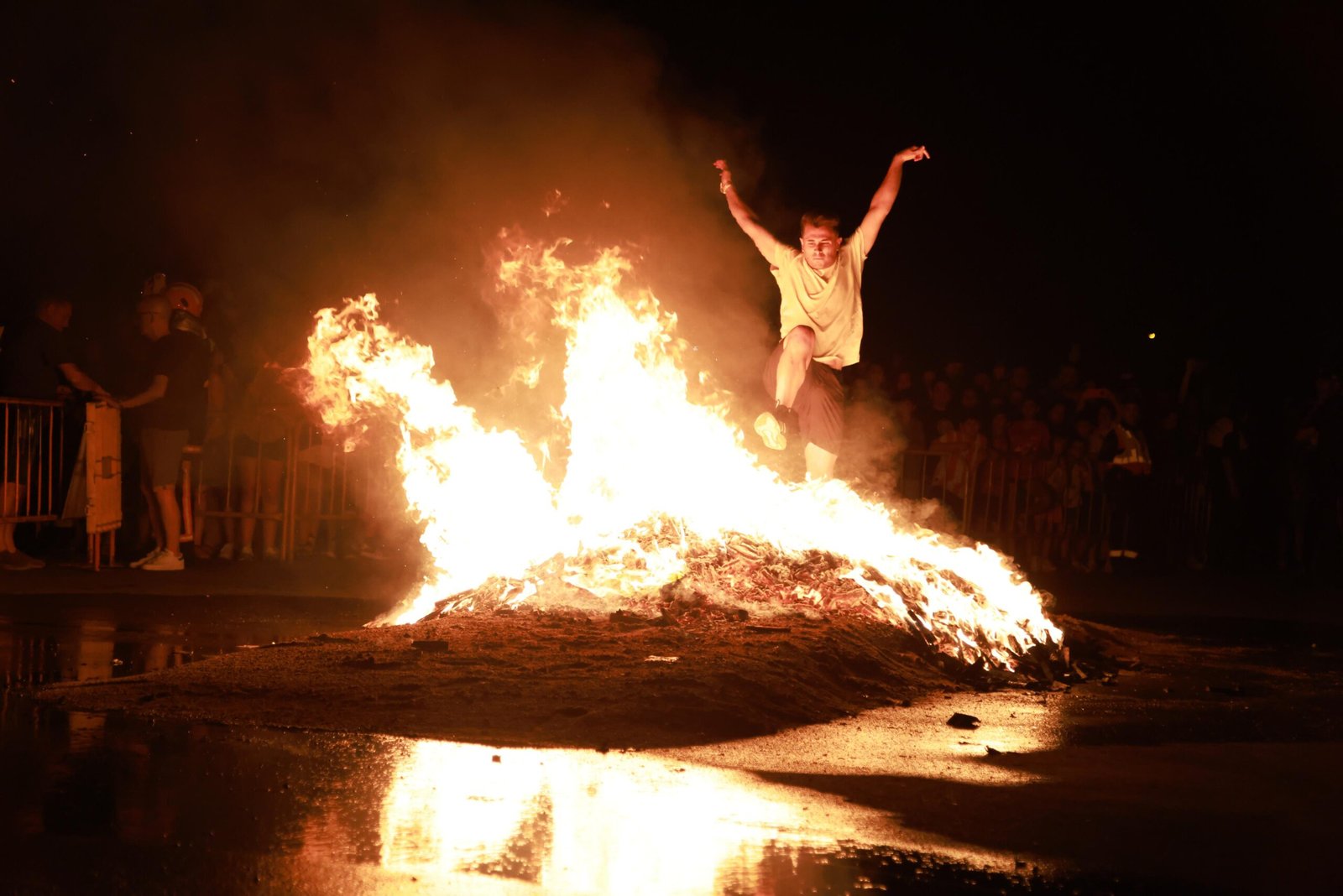 Celebración de San Juan en Alcobendas: música, tradiciones y fuego.