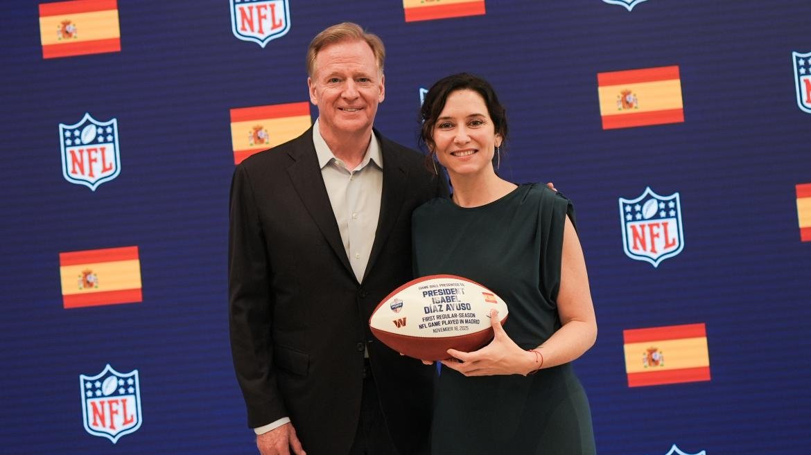 La Comunidad de Madrid refuerza su alianza con la NFL para acoger partidos oficiales de fútbol americano en la región.