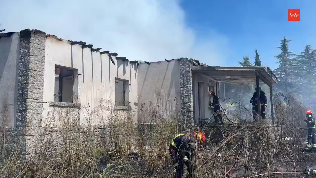 Controlado incendio en Colmenarejo que afectó dos viviendas deshabitadas