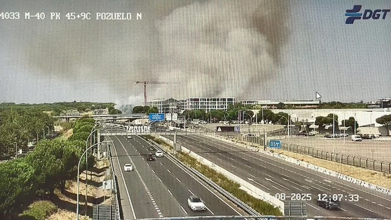 Incendio de vegetación en las proximidades de la M-40 a la altura de Pozuelo