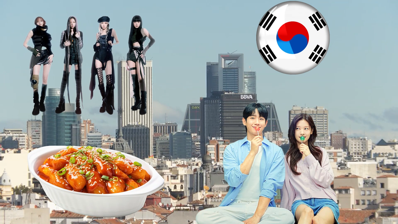 La influencia de la cultura coreana se ha asentado en la capital de Madrid. Lo que antes era una afición de unos pocos se ha convertido en una auténtica tendencia en la ciudad. El K-Pop y las series coreanas han dejado de ser un gusto de nicho para convertirse en protagonistas de conciertos, fiestas y coreografías en lugares tan céntricos como la Plaza de Sol o el Palacio Real.

Pero esto va mucho más allá de los idols: la Ola Coreana o Hallyu ha tomado las calles de la región. El Hallyu llega a Madrid con toda su fuerza cultural. Corea del Sur no solo exporta tecnología o dramas adictivos, sino que ha exportado su industria cultural en todos los aspectos.

El Centro Cultural Coreano de Madrid, dirigido por Shin Jae-kwang, ha organizado un programa cultural liderado por el Ministerio de Cultura, Deportes y Turismo de Corea. Este año, España ha sido elegida como país anfitrión. El plan incluye un año cargado de actividades para sumergirse en lo mejor de la cultura coreana, desde danza tradicional y contemporánea, música clásica y K-music, hasta ópera, teatro, literatura, experiencias virtuales de cultura tradicional, K-beauty y gastronomía coreana.

Madrid no solo vibra con conciertos y ciclos de cine, sino que también ve cómo surgen nuevos negocios, estilos de vida y comunidades jóvenes que están creando una identidad compartida en torno a todo lo relacionado con Corea.

El Centro Cultural Coreano en Madrid no piensa frenar este impulso cultural. En septiembre llega una muestra dedicada al Hangeul, el alfabeto coreano, en colaboración con el Museo Nacional del Hangeul. En octubre regresa el Festival de Cine Coreano, centrado en la historia moderna del país, junto con clases de maquillaje al estilo K-beauty y un concurso de cortometrajes.

Corea también estará presente en la Feria Internacional del Libro LIBER en Ifema en 2025, con su propio pabellón que mostrará la riqueza de su industria editorial. Además, Madrid se empapa de cultura coreana con concursos, talleres de cocina, visitas guiadas, clases online y actividades para todos los gustos.

El fenómeno Hallyu en Madrid ya no es solo una moda cultural, sino una tendencia en auge entre los madrileños. Desde el Centro Cultural Coreano nos cuentan que, al abrir, la gente se acercaba con curiosidad preguntando por el K-pop. Hoy en día, ese primer interés se ha transformado en un amor más profundo por toda la cultura coreana.

Cada vez más jóvenes madrileños aprenden coreano, dominan las coreografías de sus ídolos favoritos y organizan eventos que parecen sacados de las calles de Seúl. «Nos encanta ver cómo los jóvenes españoles reinterpretan los estilos, se animan con el idioma o crean coreografías propias inspiradas en el K-pop», afirma Shin Jae-kwang.

Pero también reconocen un desafío: «El reto está en equilibrar lo que está de moda con actividades que profundicen en el lado histórico y filosófico de nuestra cultura».

En cuanto a la escena gastronómica, la gastronomía coreana ha pasado de ser algo desconocido a convertirse en una tendencia culinaria importante en Madrid. La ciudad está llena de lugares que ofrecen experiencias totalmente coreanas, desde las clásicas barbacoas samgyeopsal hasta platos callejeros que parecen directamente de los mercados de Seúl. Y por supuesto, no podemos olvidar probar el kimchi o el tteokbokki.

Los restaurantes Pury y Hanok tienen claro por qué cada vez más personas se enamoran de la gastronomía coreana: las series, películas y dramas coreanos están al alcance de todos gracias al streaming. Según Jinwon Yoon (Pury), los clientes llegan hablando de las series, novelas y música. En Hanok, Juneyoung Park coincide en que el interés por la cocina coreana ha aumentado, especialmente después de Parásitos. Cuando algo te emociona en la pantalla, ¡te dan ganas de probarlo en el plato!

¿La música es otro gran impulsor de esta ola coreana? ¡Sin duda![embed]https://www.youtube.com/watch?v=QrXSD8jx_C4[/embed]