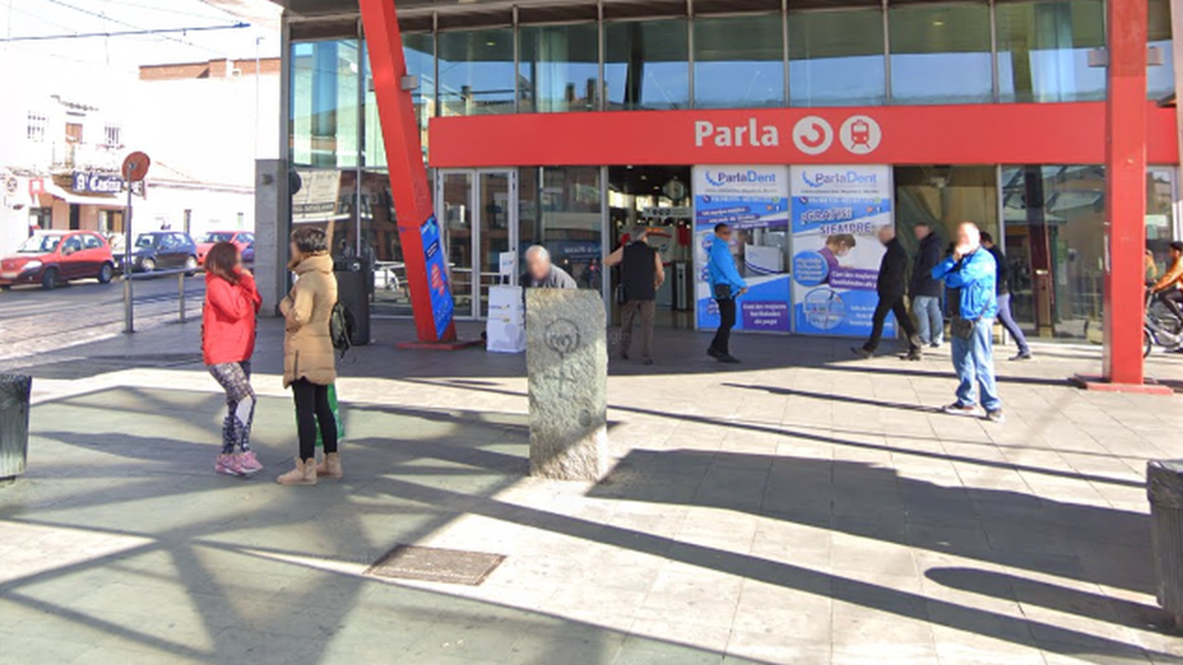 Acceso a la estación de Cercanías de Parla