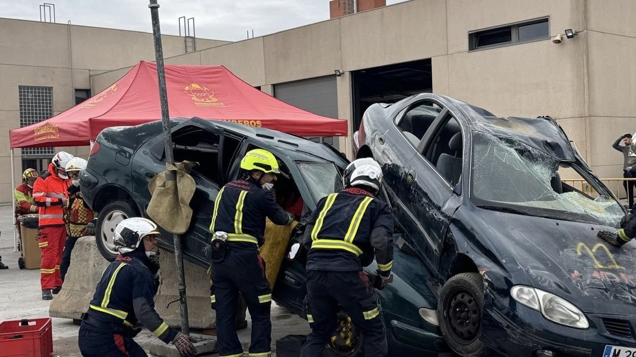 Ensayo Bomberos de la Comunidad de Madrid para un rescate en accidente de tráfico