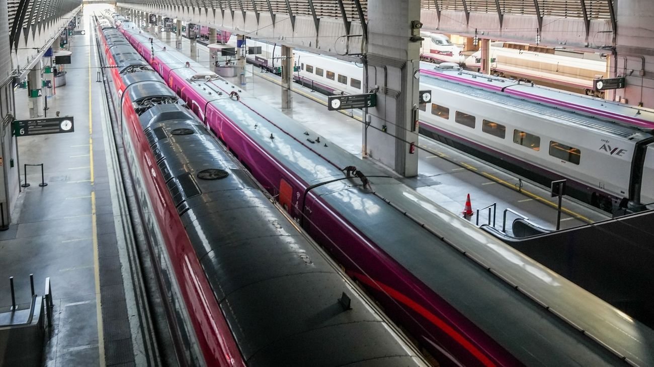 Trenes en en la estación de Santa Justa de Sevilla