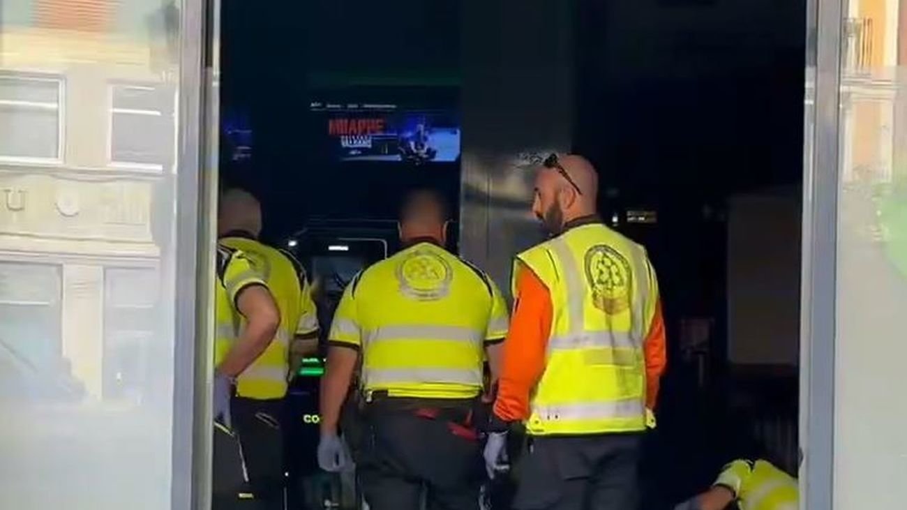 Servicios de Emergencias atienden a un hombre herido por arma blanca en Lavapiés