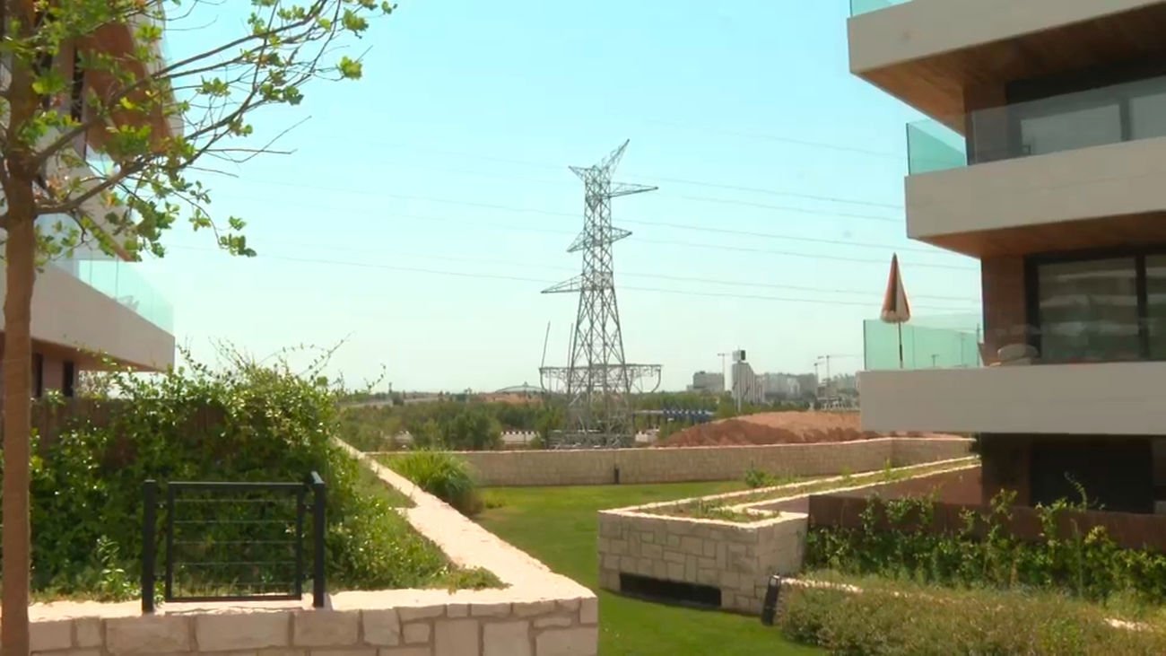 Alcobendas respalda a vecinos de La Moraleja ante la inquietud por torre de alta tensión